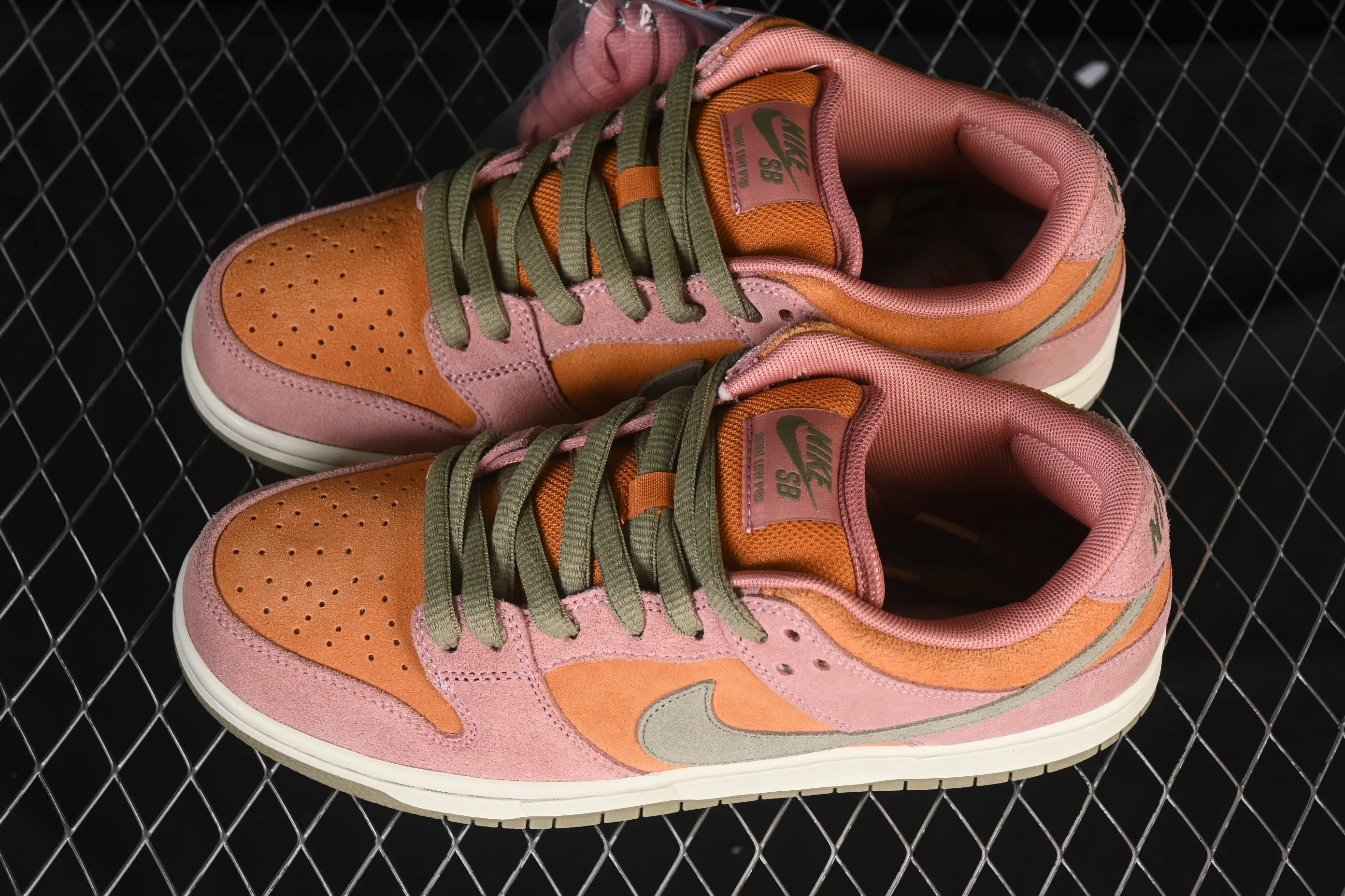 All Categories Nk SB Dunk Series Nk SB Dunk Low Low-top sneakers Nike SB Dunk Low "Red Stardust" Stardust powder Low-top casual sneakers HJ4135-600